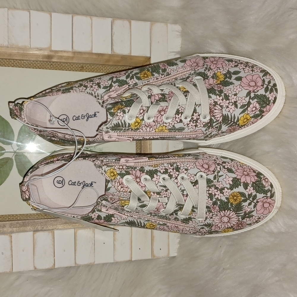CAT & JACK SLIP ON SNEAKERS - Picture 12 of 16